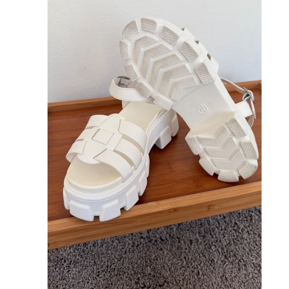 Wild Fable Womens White Chunky Lug Sole Platform Gladiator Sandals Size 7.5